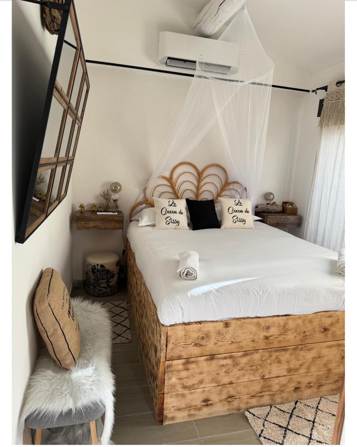 Hotel Le Cocon De Sissy à Les Les Saintes-Maries-de-la-Mer Extérieur photo