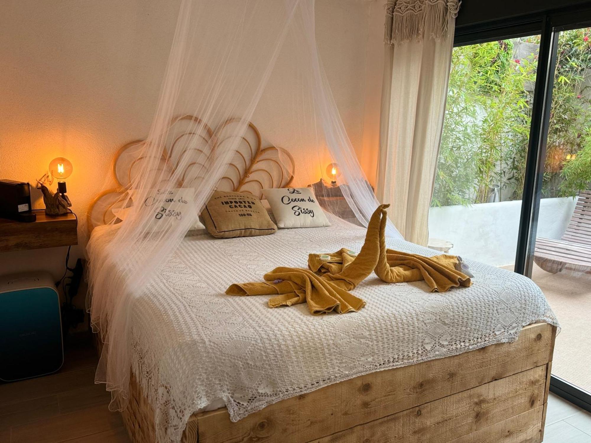 Hotel Le Cocon De Sissy à Les Les Saintes-Maries-de-la-Mer Extérieur photo